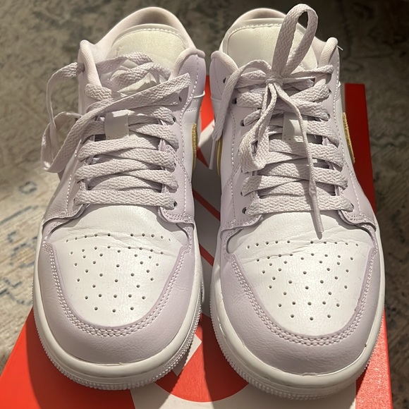 Air Jordan Low Barely Grape Women’s Size 9 - Picture 2 of 5